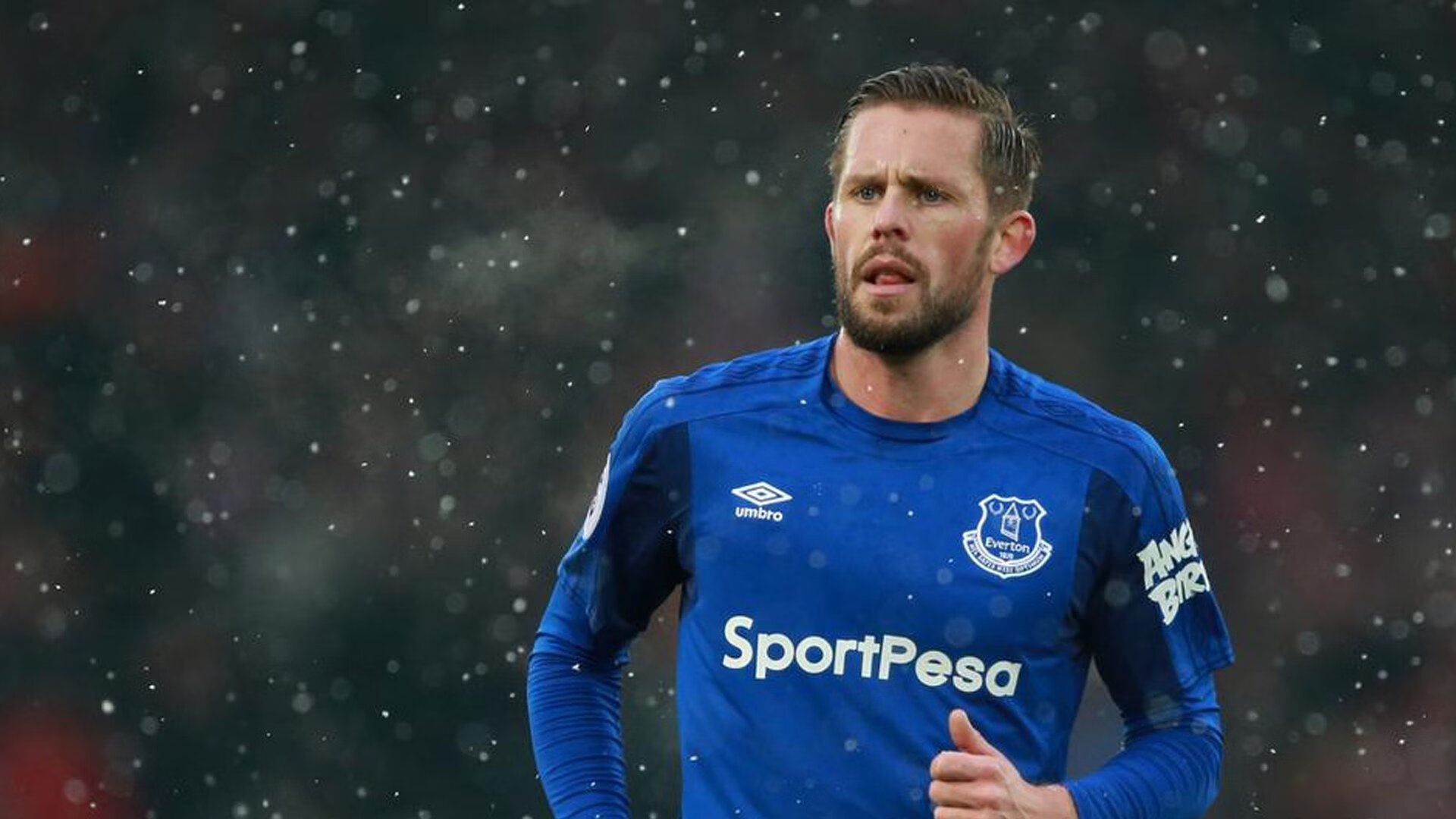 波兰险胜苏格兰，晋级淘汰赛资格在望，波兰球苏格兰